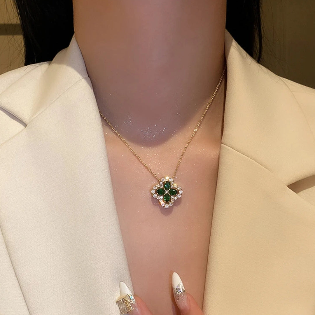 Колие Emerald Shimmering Clover в златисто покритие