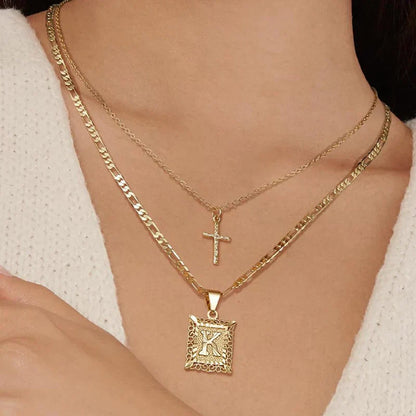 Conjunto de Collares de Oro con Inicial y Cruz