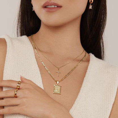 Conjunto de Collares de Oro con Inicial y Cruz