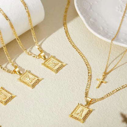 Conjunto de Collares de Oro con Inicial y Cruz