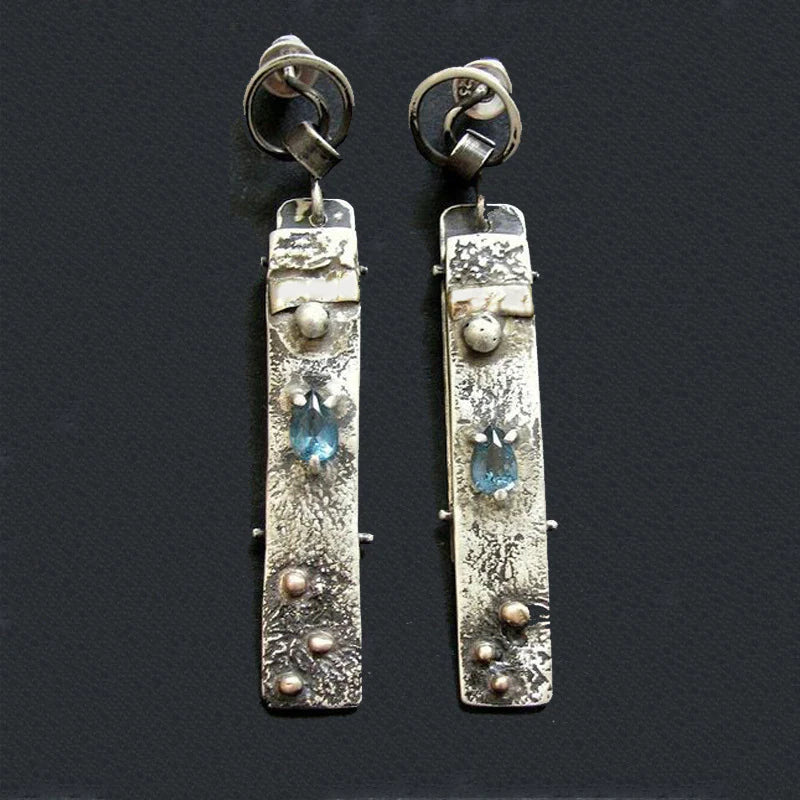 Pendientes hechos a mano con piedra azul