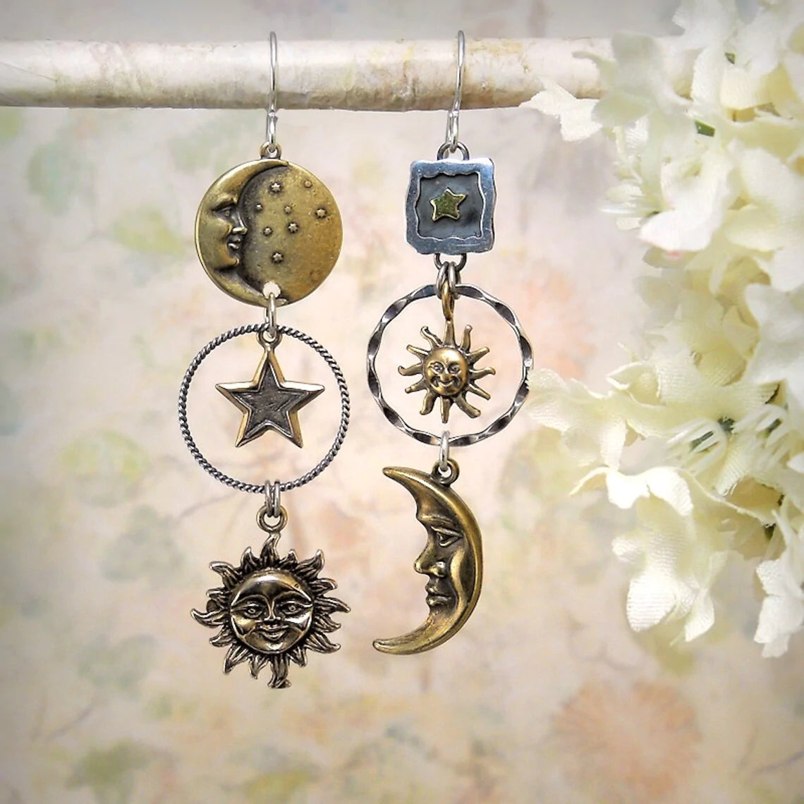 Pendientes con colgantes de sol y luna