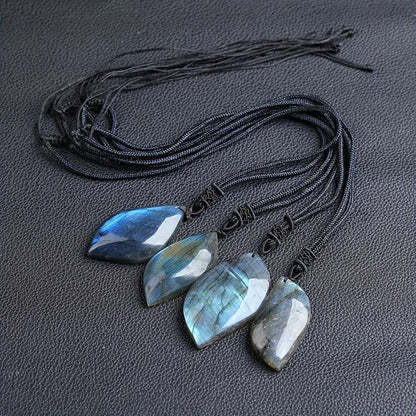 Collar de piedra lunar mágico