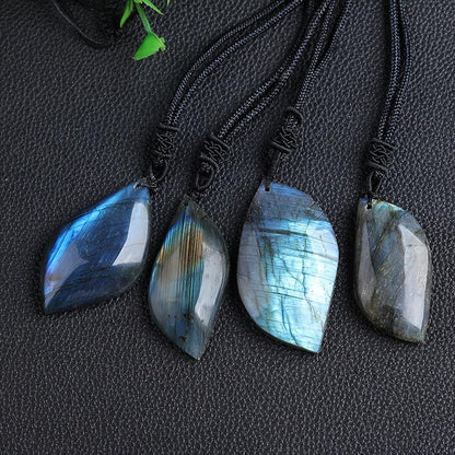 Collar de piedra lunar mágico