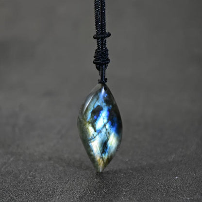 Collar de piedra lunar mágico