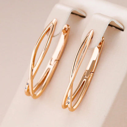 Elegantes pendientes chapados en oro con cruz