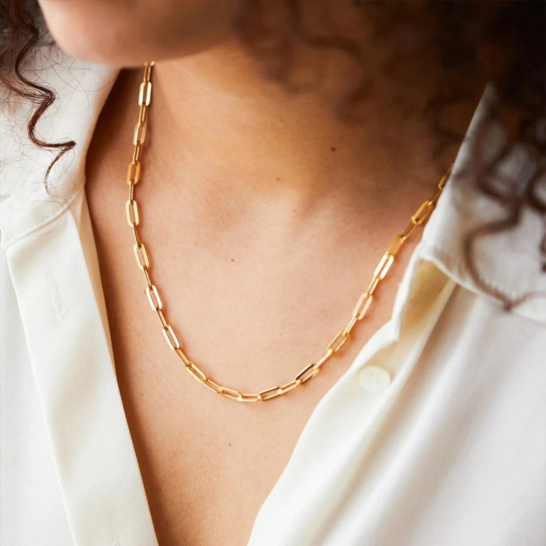 Collar de oro con cadena clásica