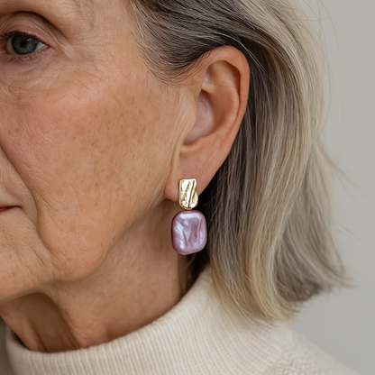 Elegantes pendientes de oro con perlas barrocas