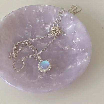 Collar con piedra de luna llena