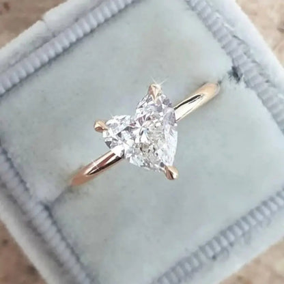 Anillo Delicado con Corazón de Circonita