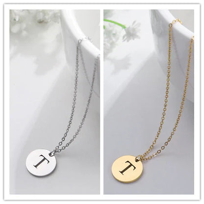 Collar de Oro con Colgante de Letra Elegante