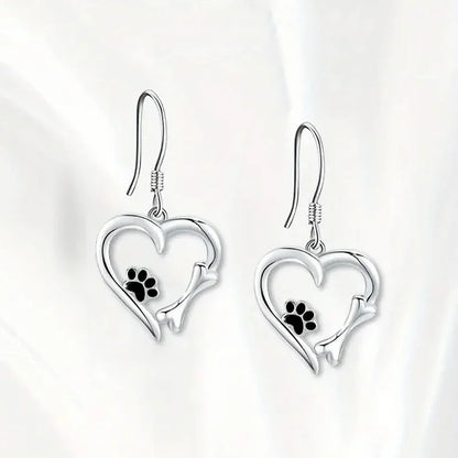 Pendientes de plata con diseño de corazón y pata