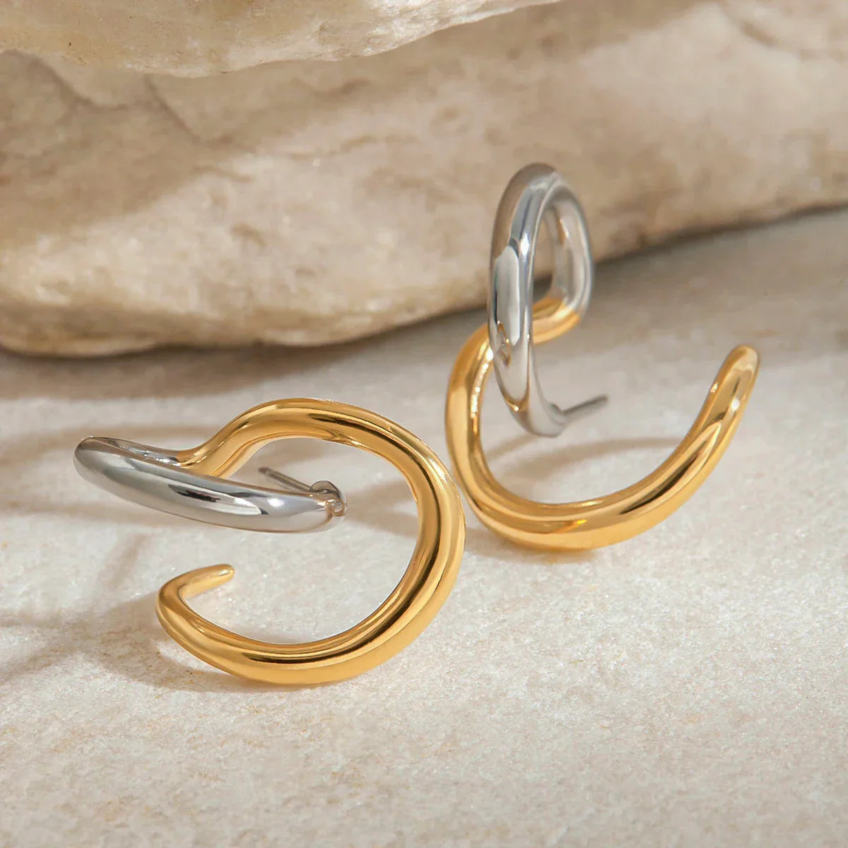 Pendientes Entrelazados Bicolor en Oro