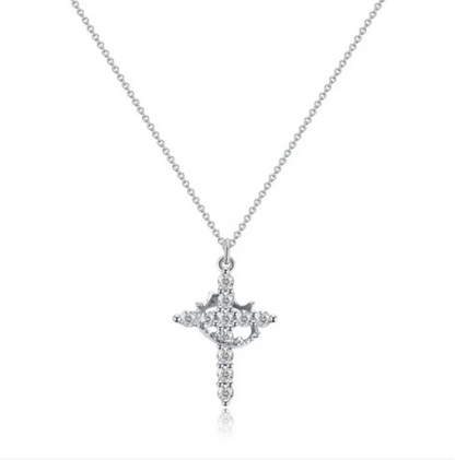 Collar con cruz y corona de diamantes