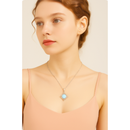 Collar Gisela con piedra lunar