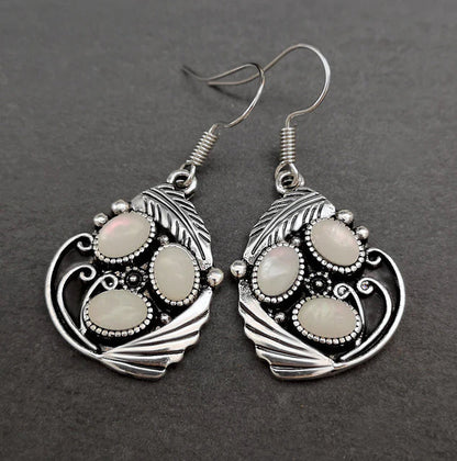Pendientes de piedra blanca