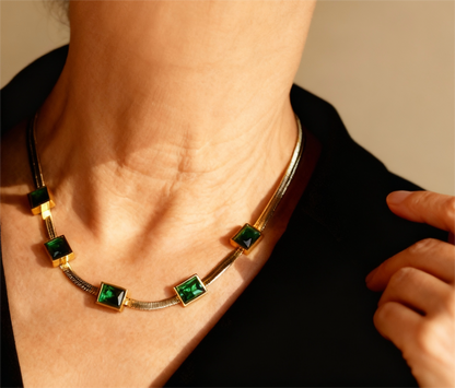 Collar vintage de circonita verde