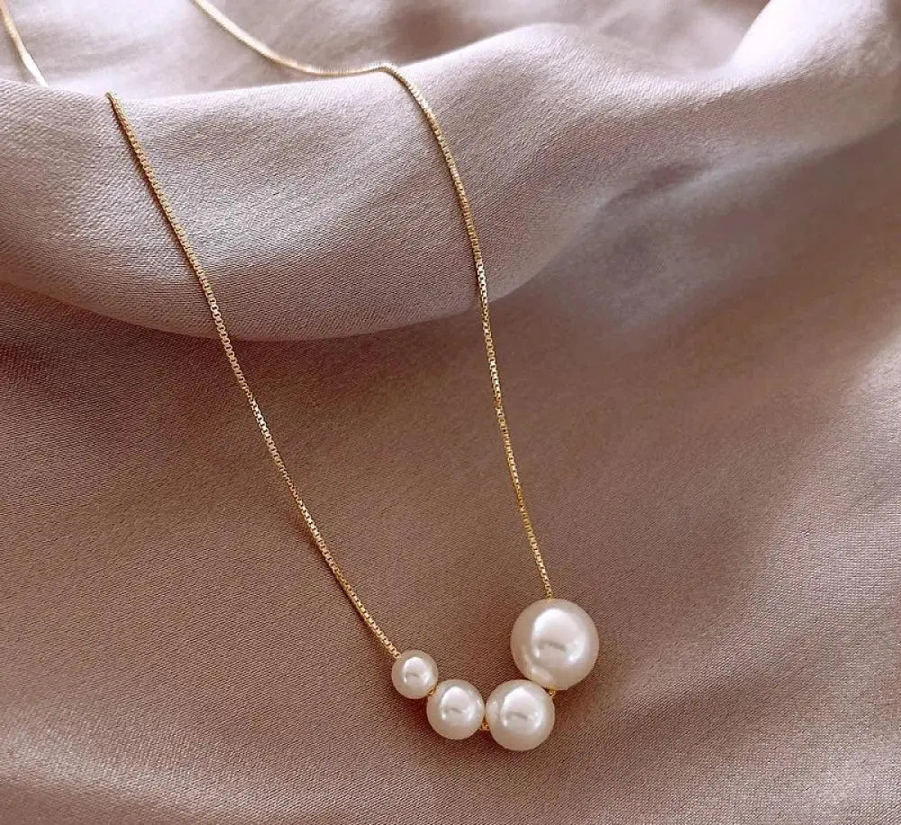 Collar de perlas de agua dulce doradas