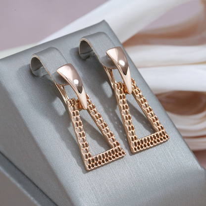 Elegantes pendientes de oro hueco