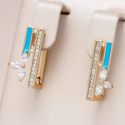 Elegantes pendientes con esmalte azul y circonita en dorado