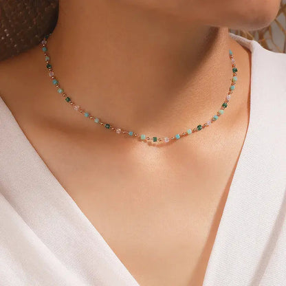 Collar con piedras multicolores bañadas en oro