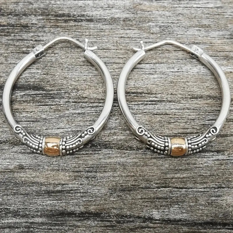 Pendientes de aro vintage en plata con diseño tallado