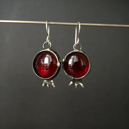 Pendientes vintage con cristal rojo incrustado
