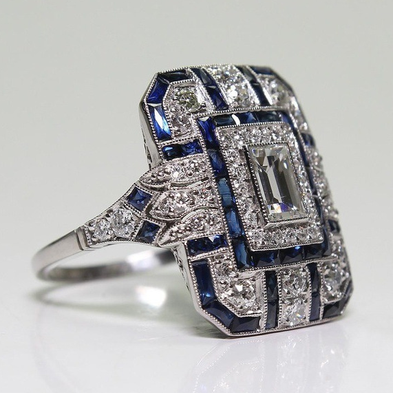 Anillo Plateado Vintage con Brillo Azul
