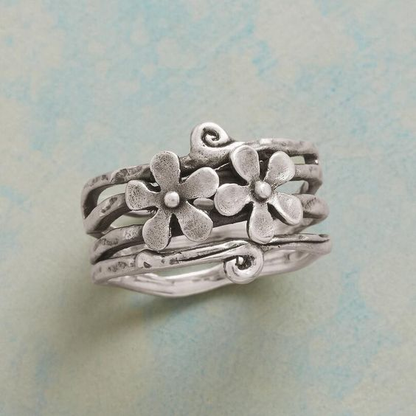 Anillo vintage con flores en plata
