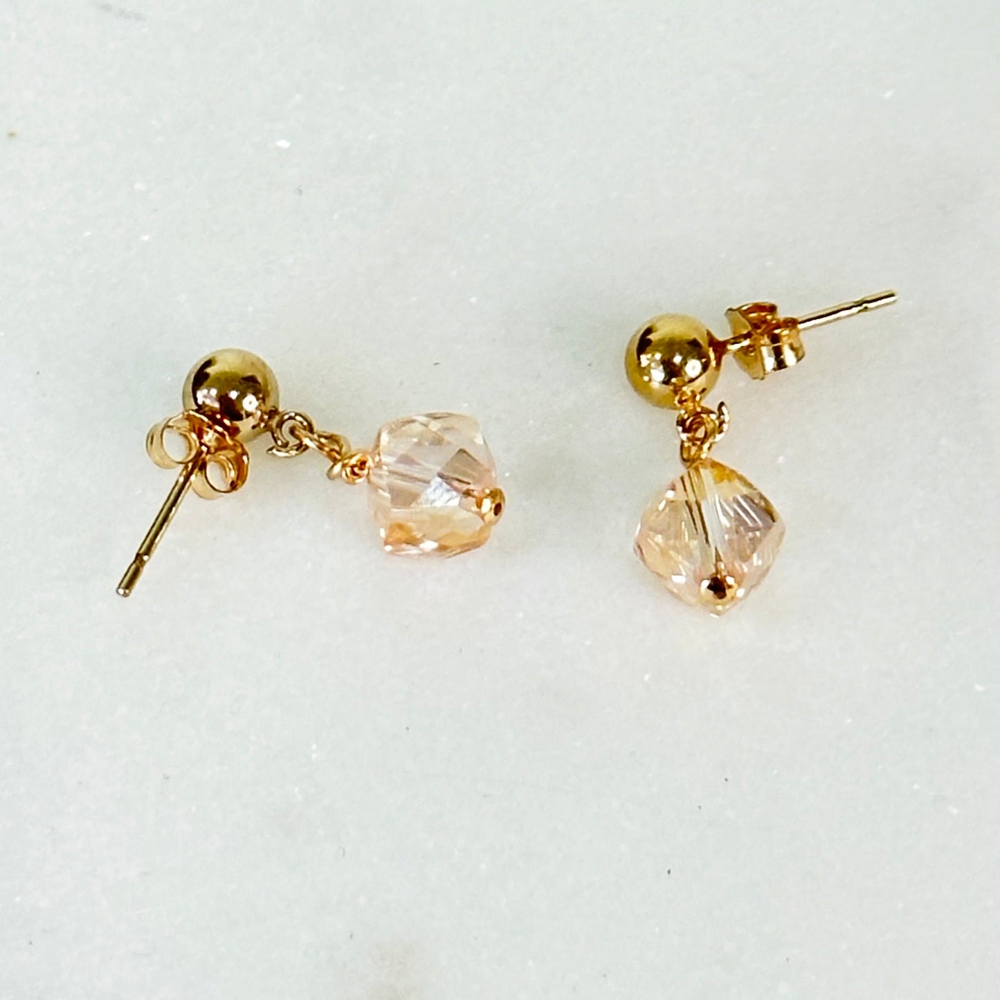 Pendientes colgantes delicados Liana en oro
