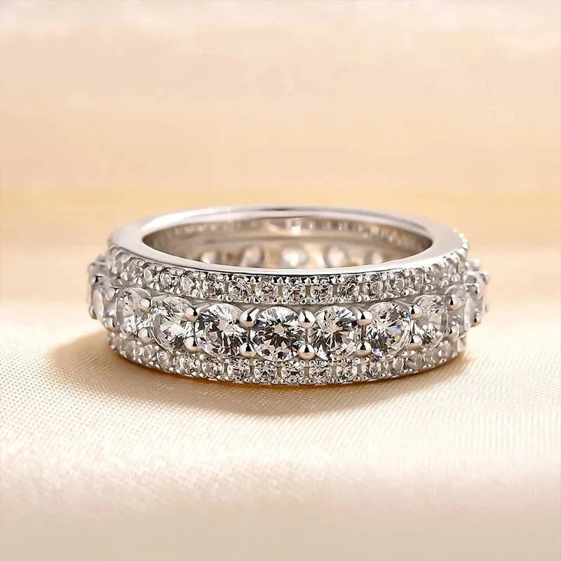Anillo vintage de plata con banda eterna