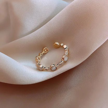 Anillo clásico redondo ajustable en oro y cristal