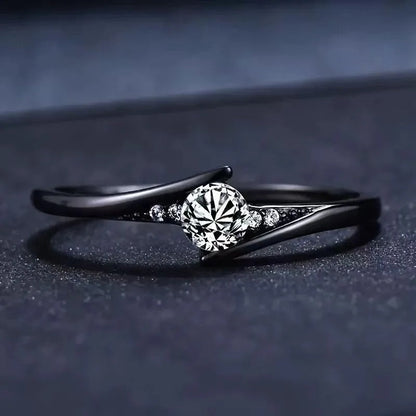 Anillo vintage en oro negro con cristal