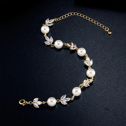 Pulsera vintage con perlas y hojas en oro
