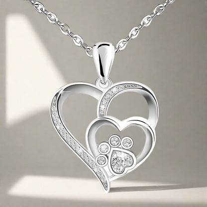 Collar en plata de ley con pata y corazón con circonita