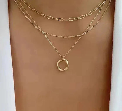 Collar vintage con cadena en capas y colgante dorado